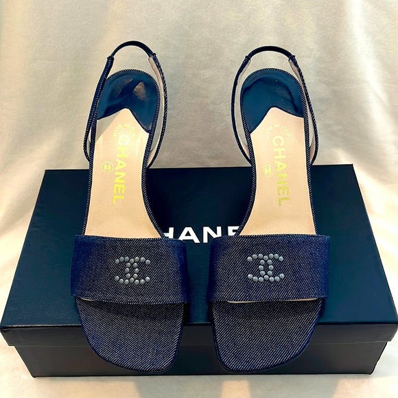 CHANEL SANDALS - Picture 1 of 15